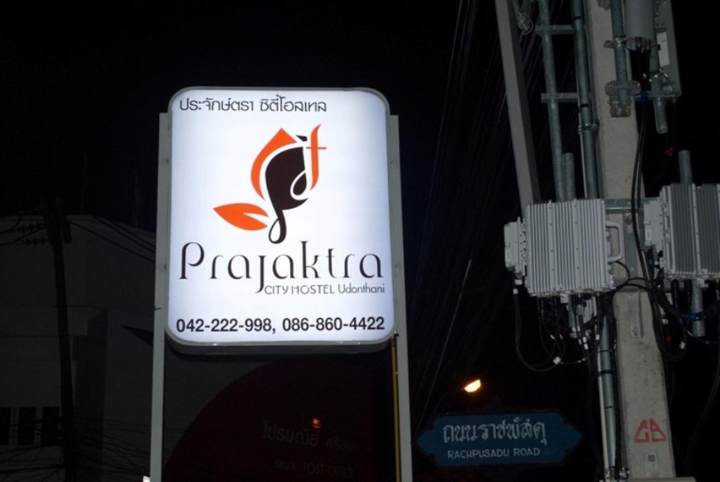 Prajaktra City Hostel Удон-Тхани Экстерьер фото